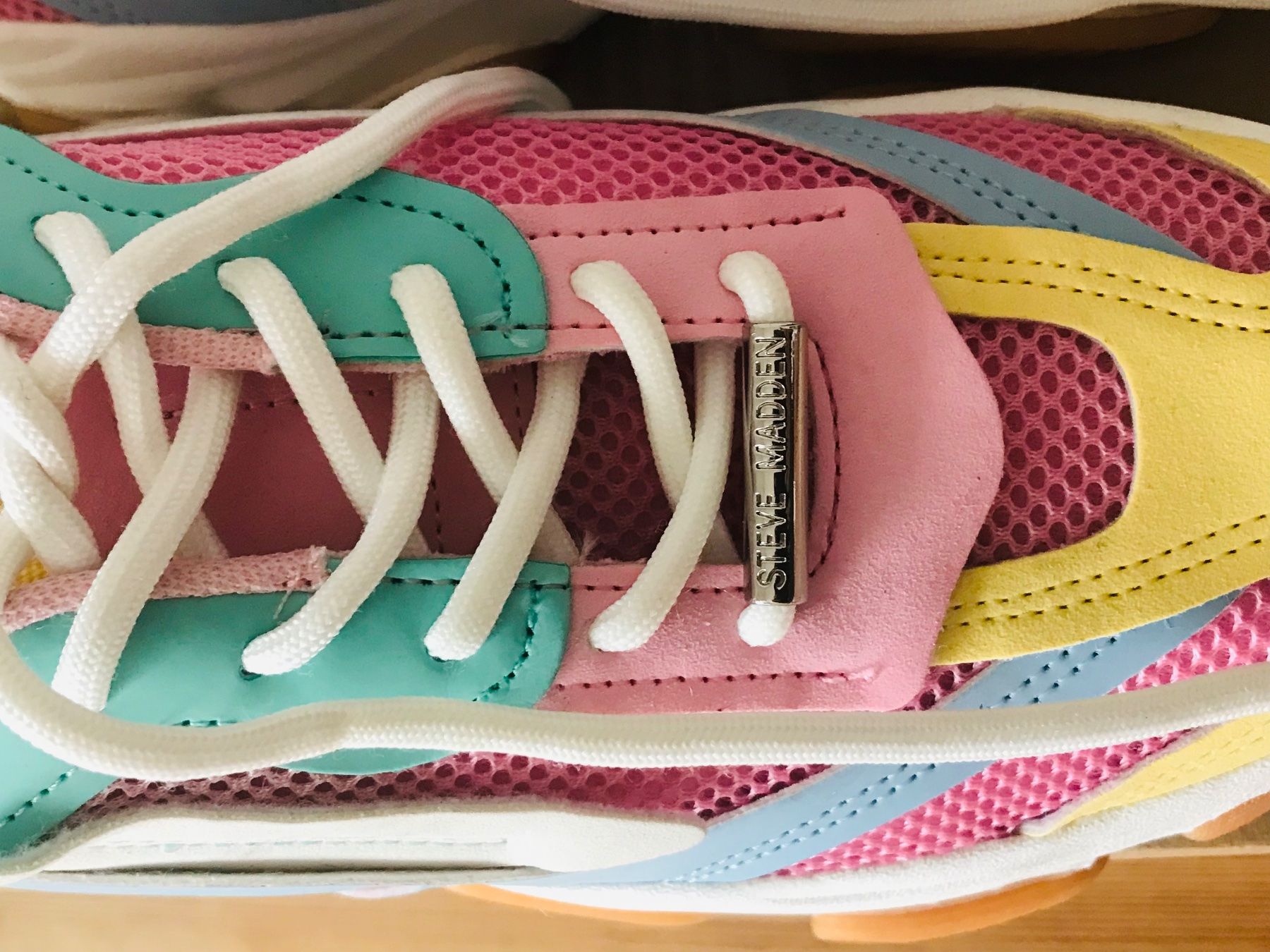 Steve Madden Damenschuhe: Sneaker Steve Madden bunt, Gr.39 – Gebraucht aus Zürich von KEEPINSPIRED 4
