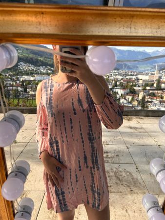 PEPE JEANS KLEID ROSA MIT BATIKMUSTER