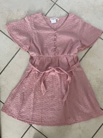 Sommerliches Lochstickerei Kleid, altrosa, Gr.134Top Zustand