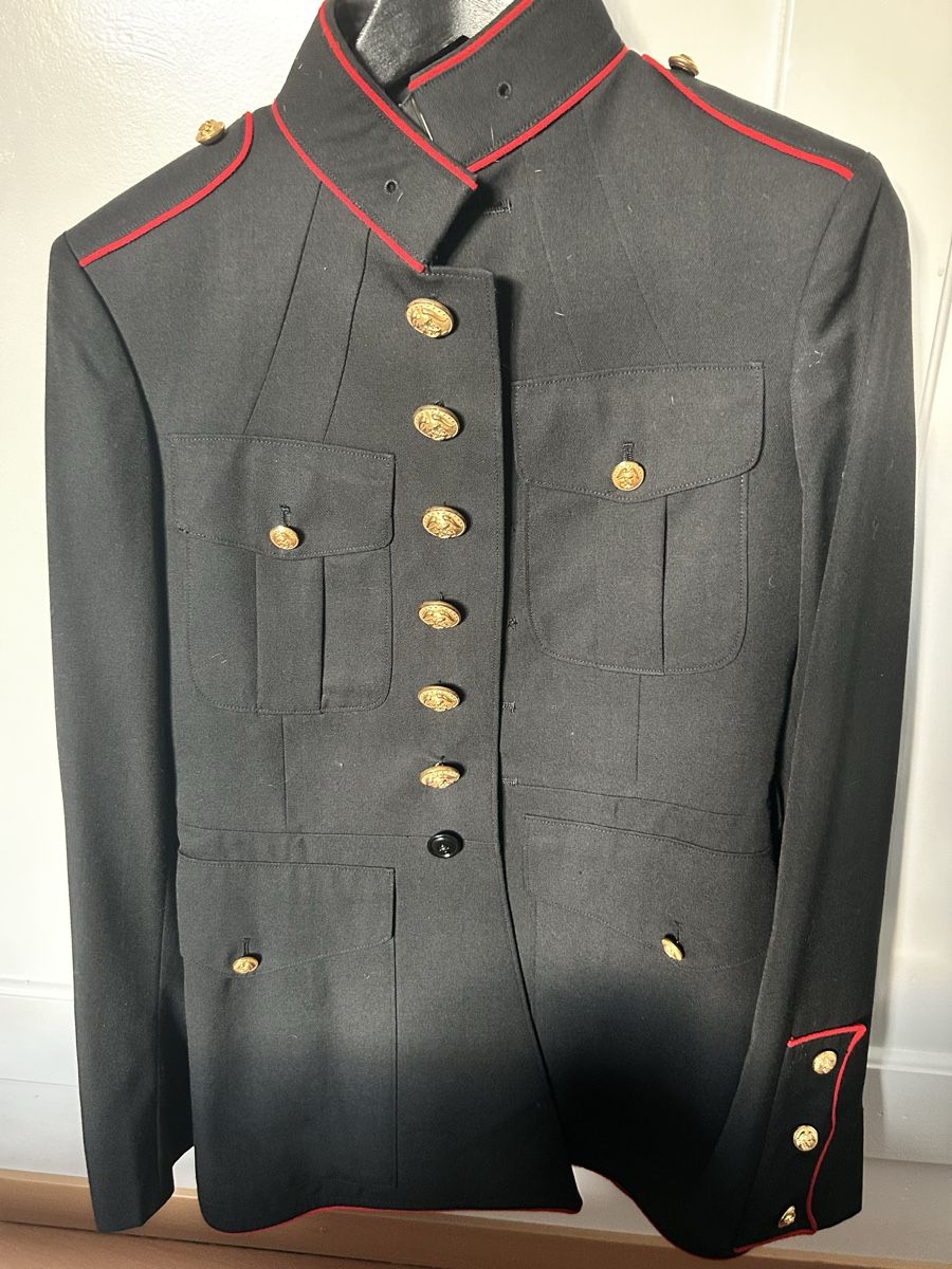 Uniformi: Authentic U.S Marine Corps USMC Parade Uniform – Nuovo (secondo la descrizione) da Biel/Bienne venduto da zit_v5yc