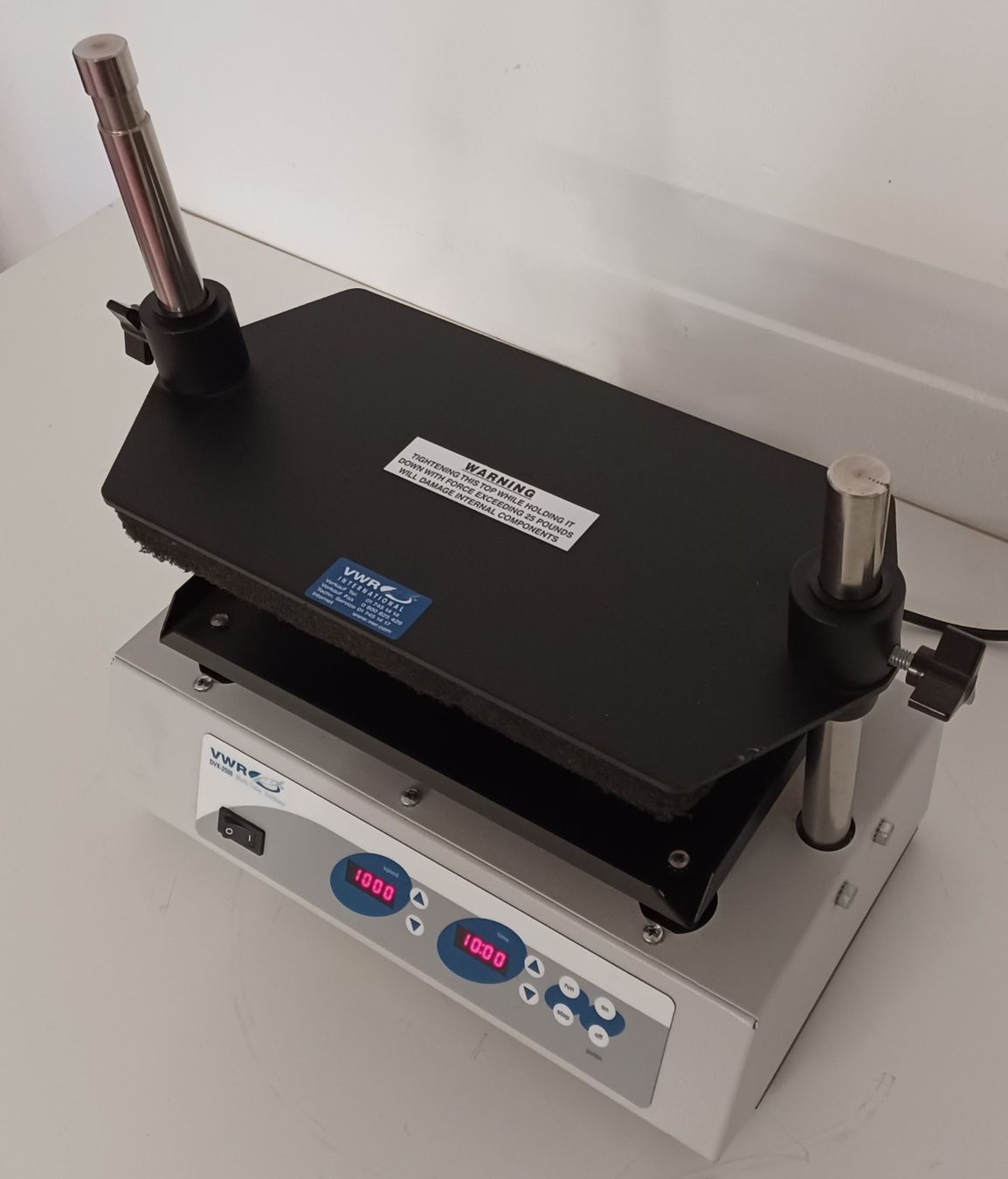 Tutte le macchine: VWR DVX-2500 Multi-Tube Vortexer – Usato da Niederdorf venduto da LeptonAG_Labor