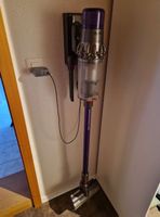 Dyson V11 Torque Drive Extra Staubsauger mit Wandhalterung
