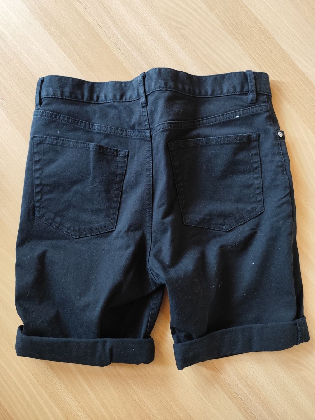 H&M Pantalons: schwarze Shorts – D'occasion à Huttwil par Yellow74 1