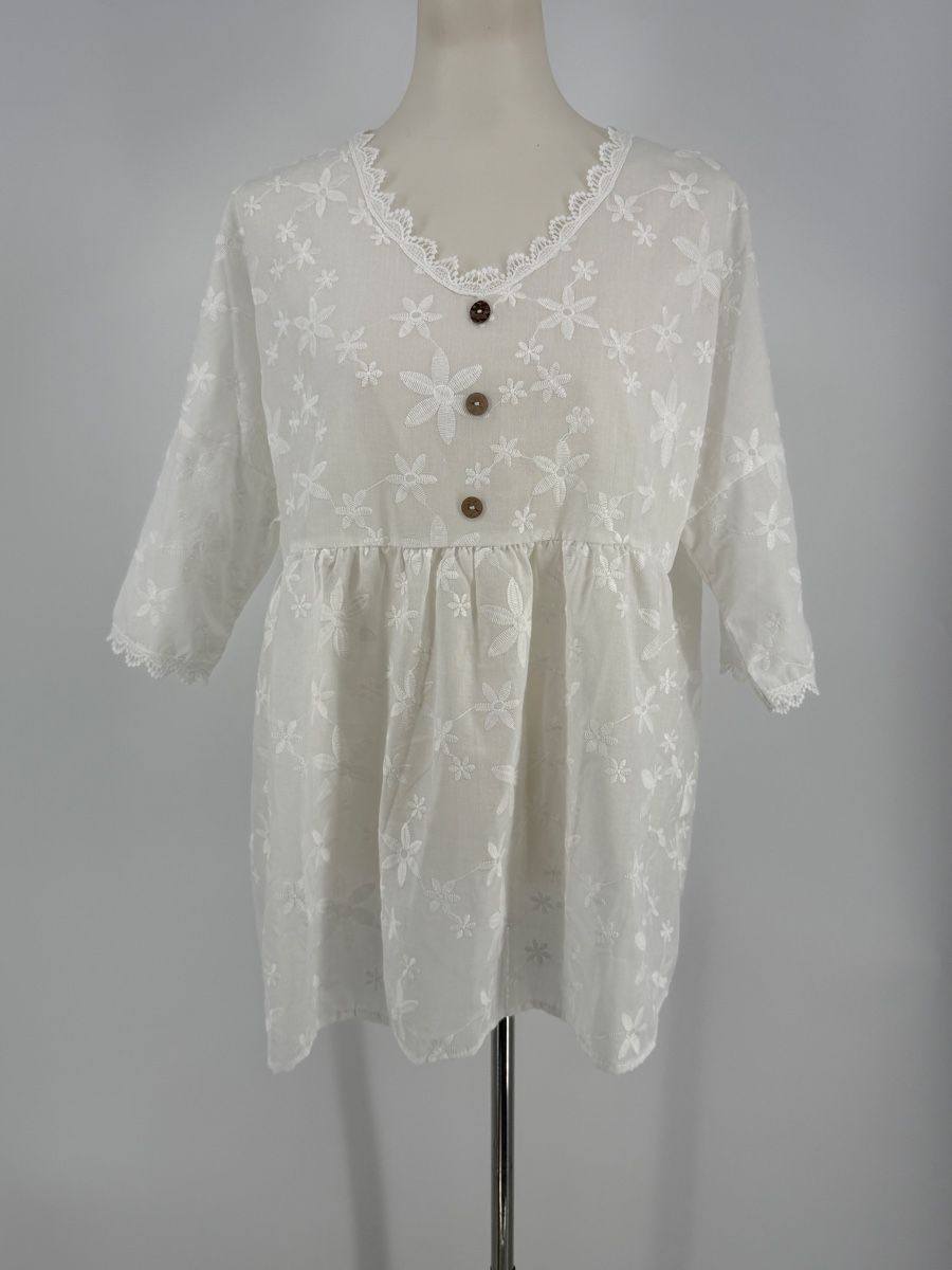 Blusen: Bluse weiss bestickt Gr. XL – Gebraucht aus Auenstein von moin.