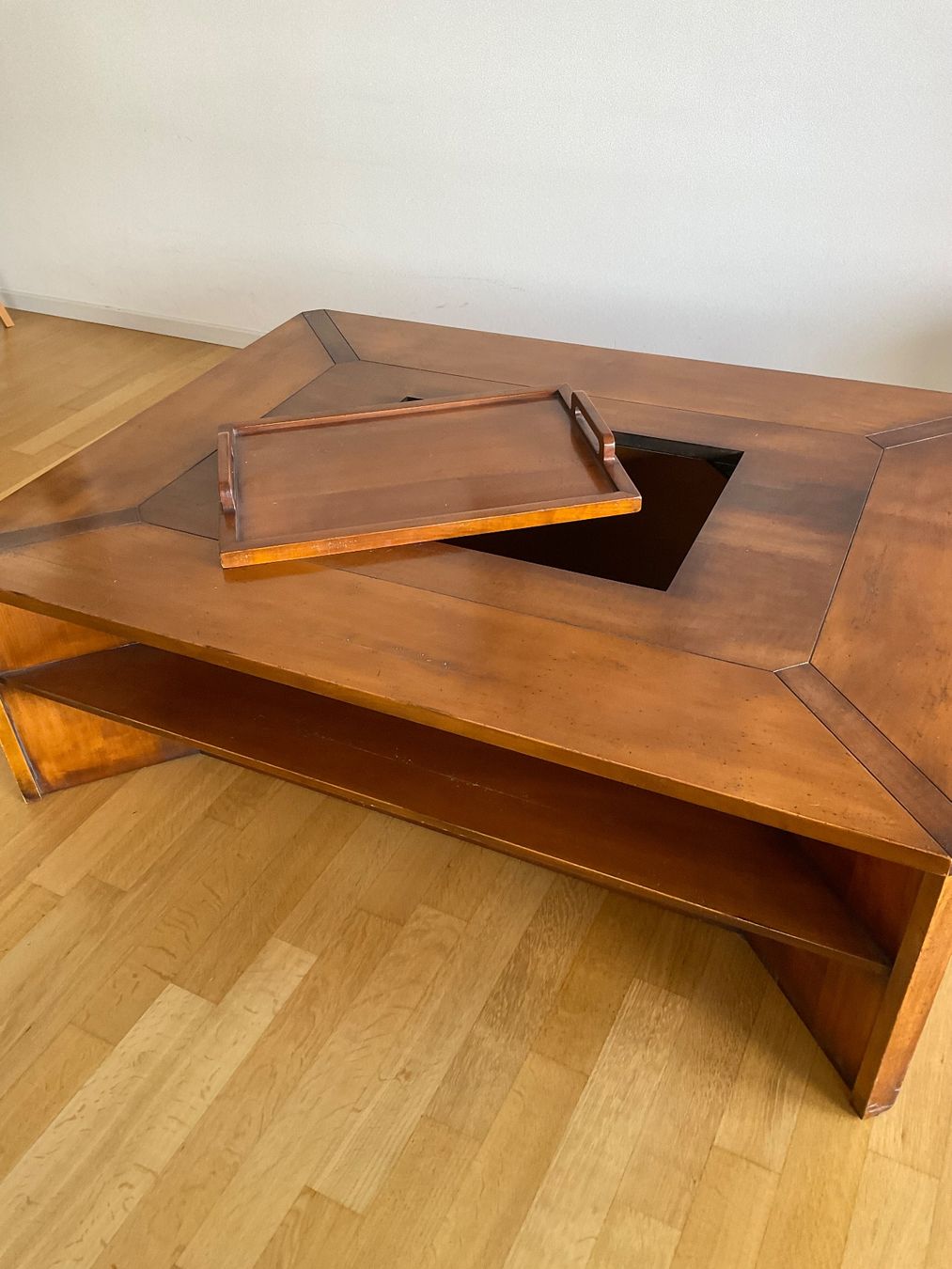 Gloster Tables: Coutisch massiv aus Kirschholz – D'occasion à Paradiso par Cschreiner 2