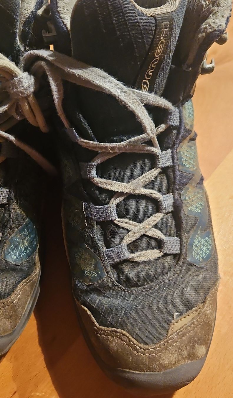 Lowa Scarpe per ragazzi: Kinder Wanderschuhe von Lowa, Grösse 33 – Usato da Spiez venduto da ann_y7bb