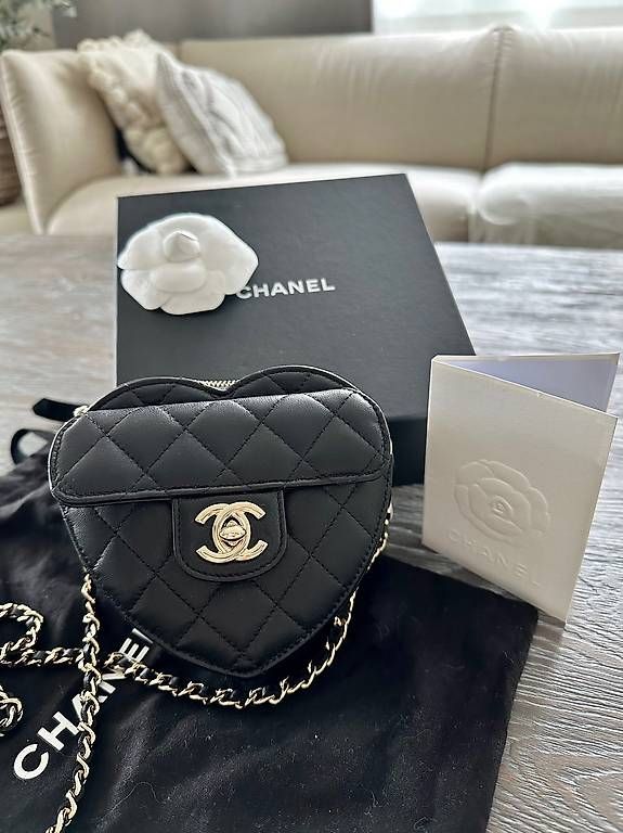 Borse da donna: Original CHANEL Heart Bag – Usato da Winterthur venduto da carrietwo 4
