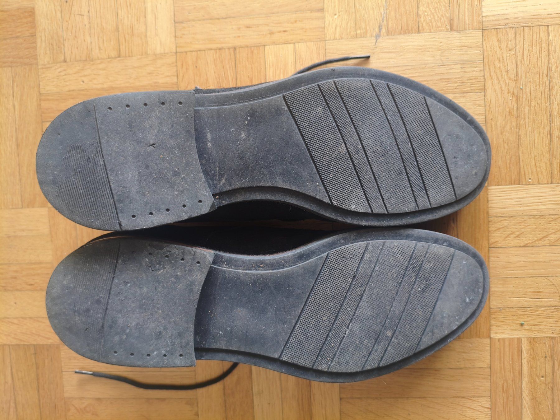Scarpe da uomo: Schwarze Herren Stiefeletten Gr. 42 – Usato da unterengstringen venduto da azo_d69v 3