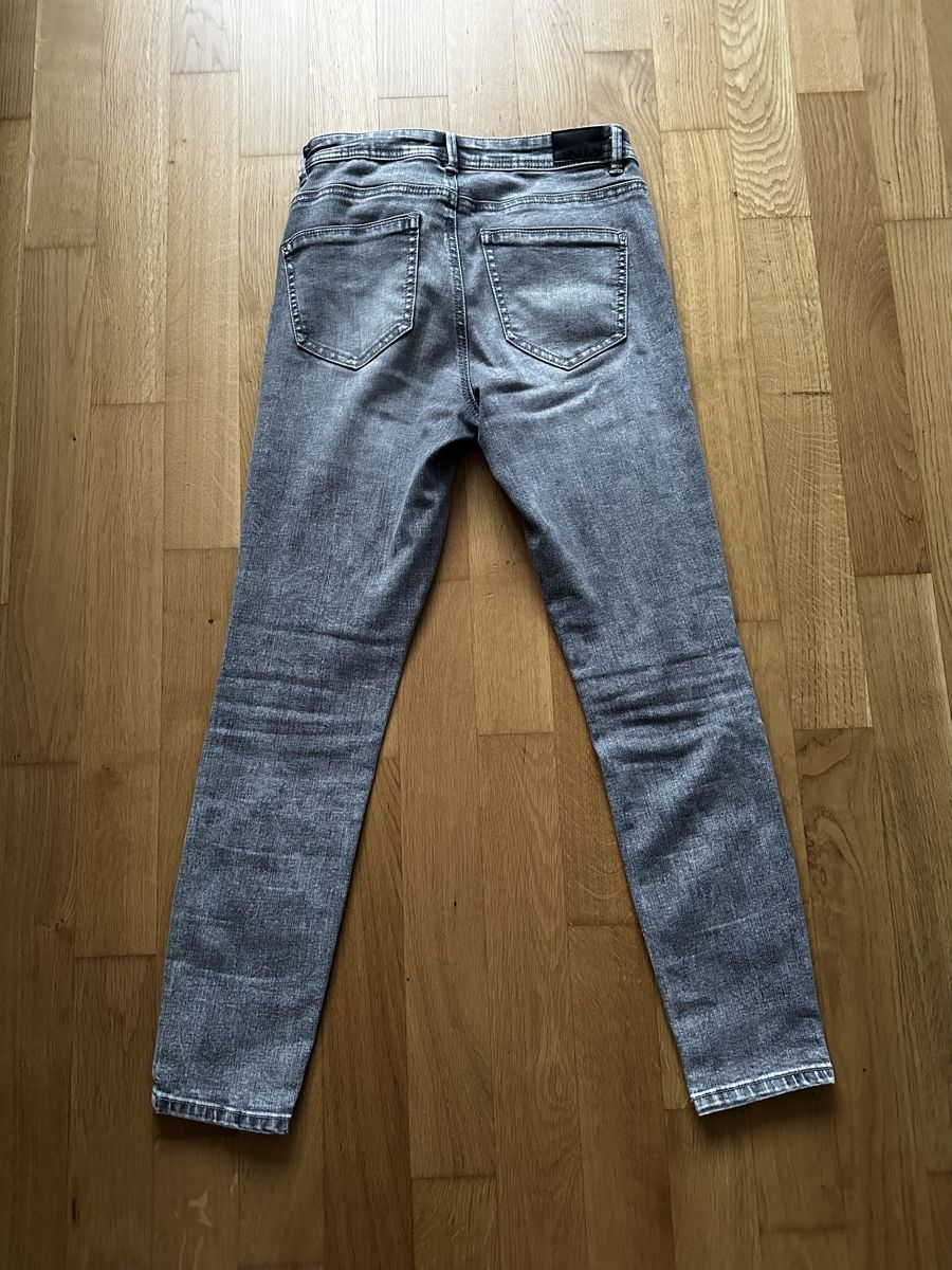 Only Jeans: Graue Only Jeans, Top Zustand, Grösse 36 – Gebraucht aus Wil SG von millass 1