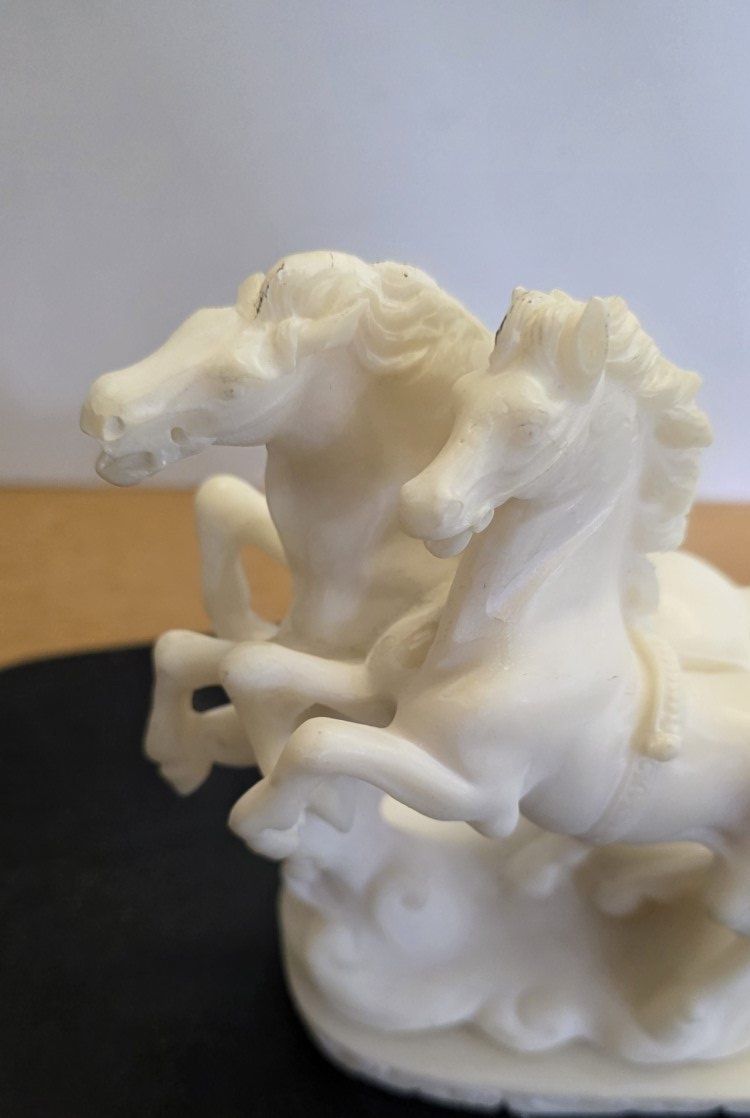 Sculture & Statue: Alabaster-Skulptur mit römischen Streitwagen – Usato da Flums venduto da Flumsantik 2