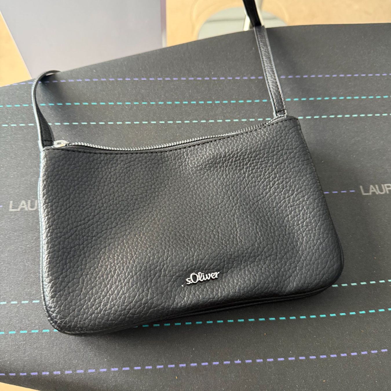 S.Oliver Taschen für Damen: s.Oliver Umhängetasche in Schwarz – Gebraucht aus Riedholz von han_fy6l