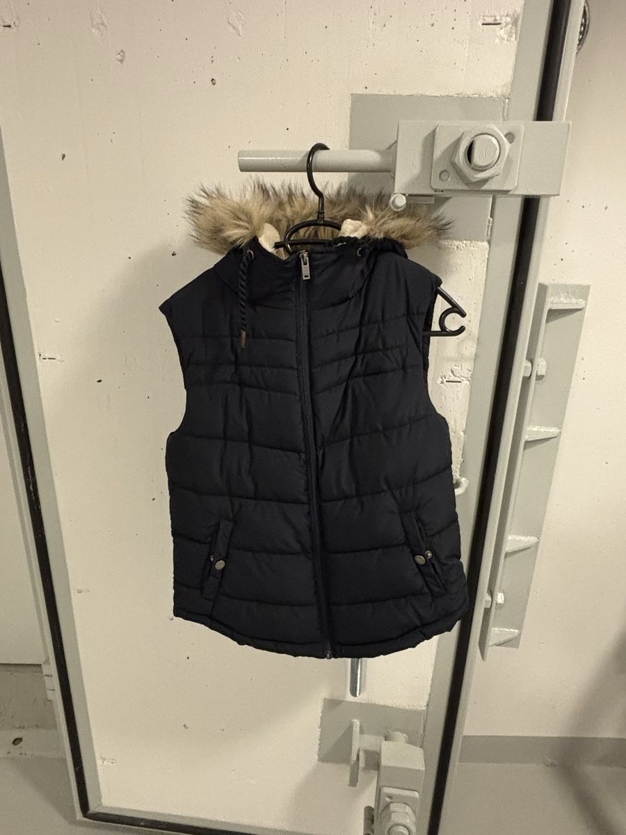 C&A Gilet & Giacche senza maniche: Gilet – Usato da Schleinikon venduto da Jessica_Lutishi