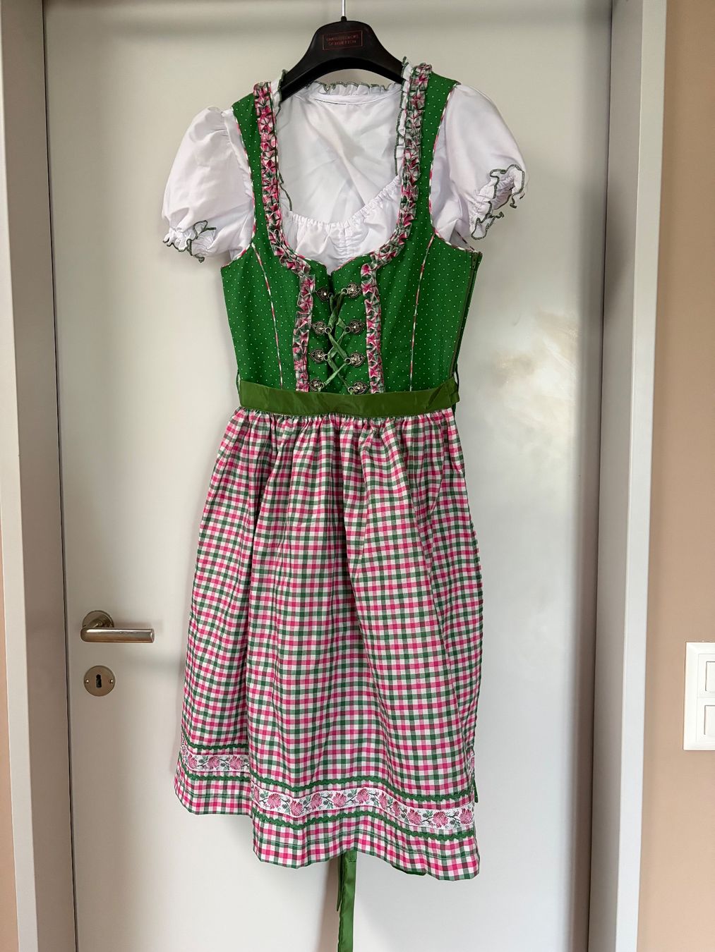 Vestiti: Dirndl mit Bluse – Usato da Frauenfeld venduto da SuterFrauenfeld