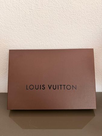 Boîte d'emballage Louis Vuitton luxueuse, comme neuve