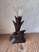Brienzer Schnitzerei mit Vogel und gravierter Vase