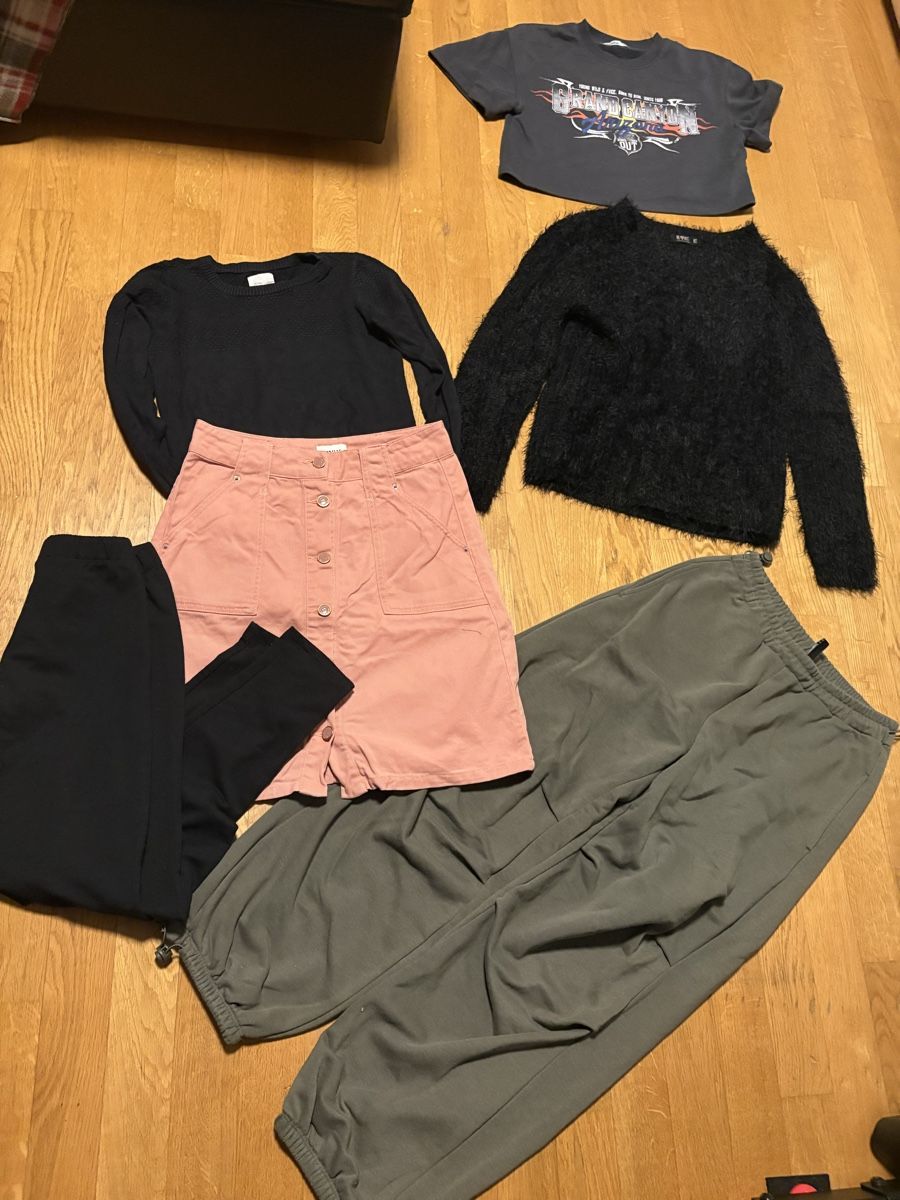Lotti & Set di vestiti: Kleiderpaket Mädchen, Grösse XS / 34 – Usato da Beromünster venduto da msklef
