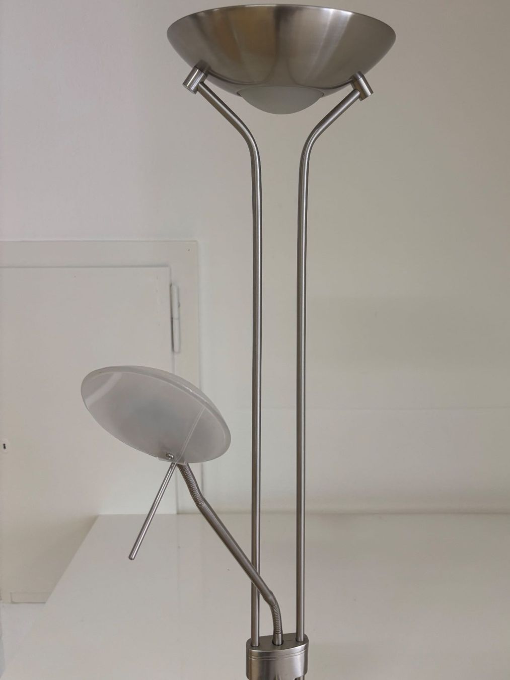 Lampen: Stehlampe Metall mit Leseleuchte – Gebraucht aus Wettingen von Wendemarket 2