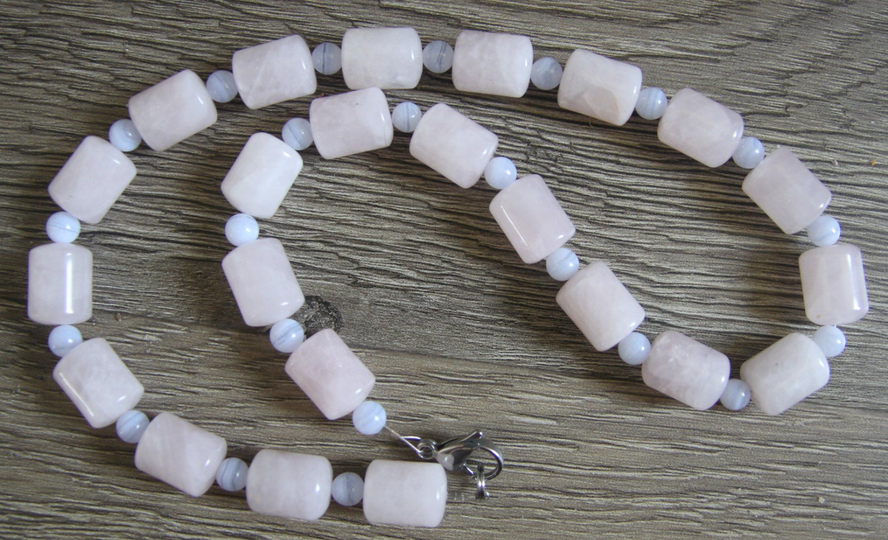 Ketten: NEU: Rosenquarz Chalcedon Edelstein Kette Collier – Neu (gemäss Beschreibung) aus Matten b. Interl von EdelsteineInterlaken