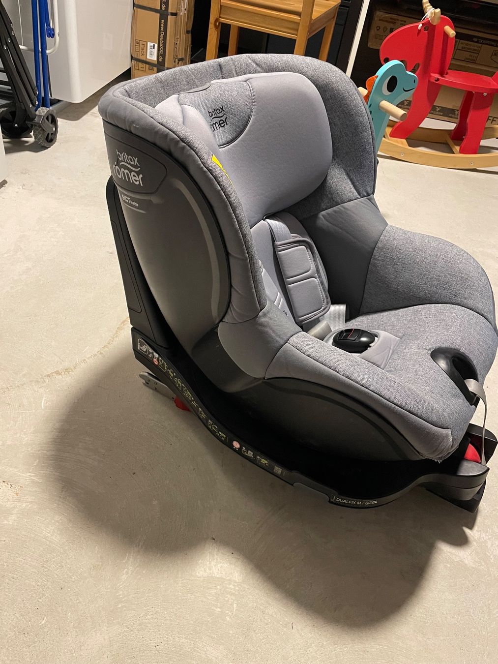 Britax Römer Auto-Kindersitze: Kindersitz Britax Römer - drehbar – Gebraucht aus Sils im Domleschg von bog_q865 2