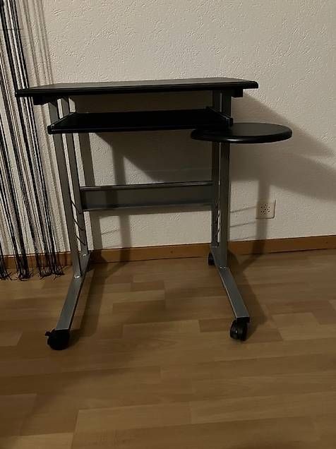 Scrivanie: Bureau d'ordinateur pour enfants. – Usato da Genthod venduto da FraNikos 3