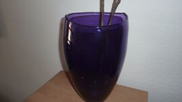 vase mit 2 künstlichen blumen