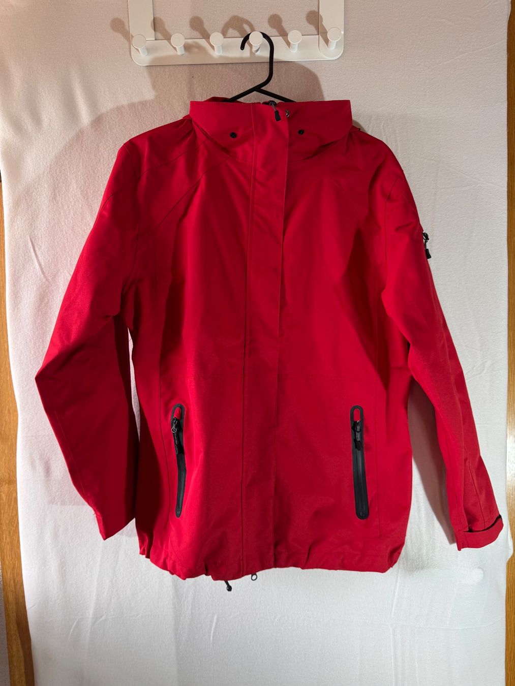 Jacken: rote Hakro Funktionsjacke Gr. M – Gebraucht aus Grosswangen von second_hand_dress