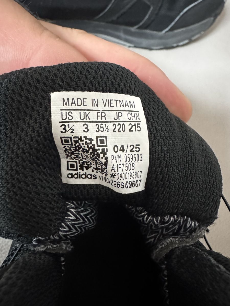 Adidas Chaussures garçon: Addidas Terrex 35.5 – D'occasion à Kloten par Karolina7 5