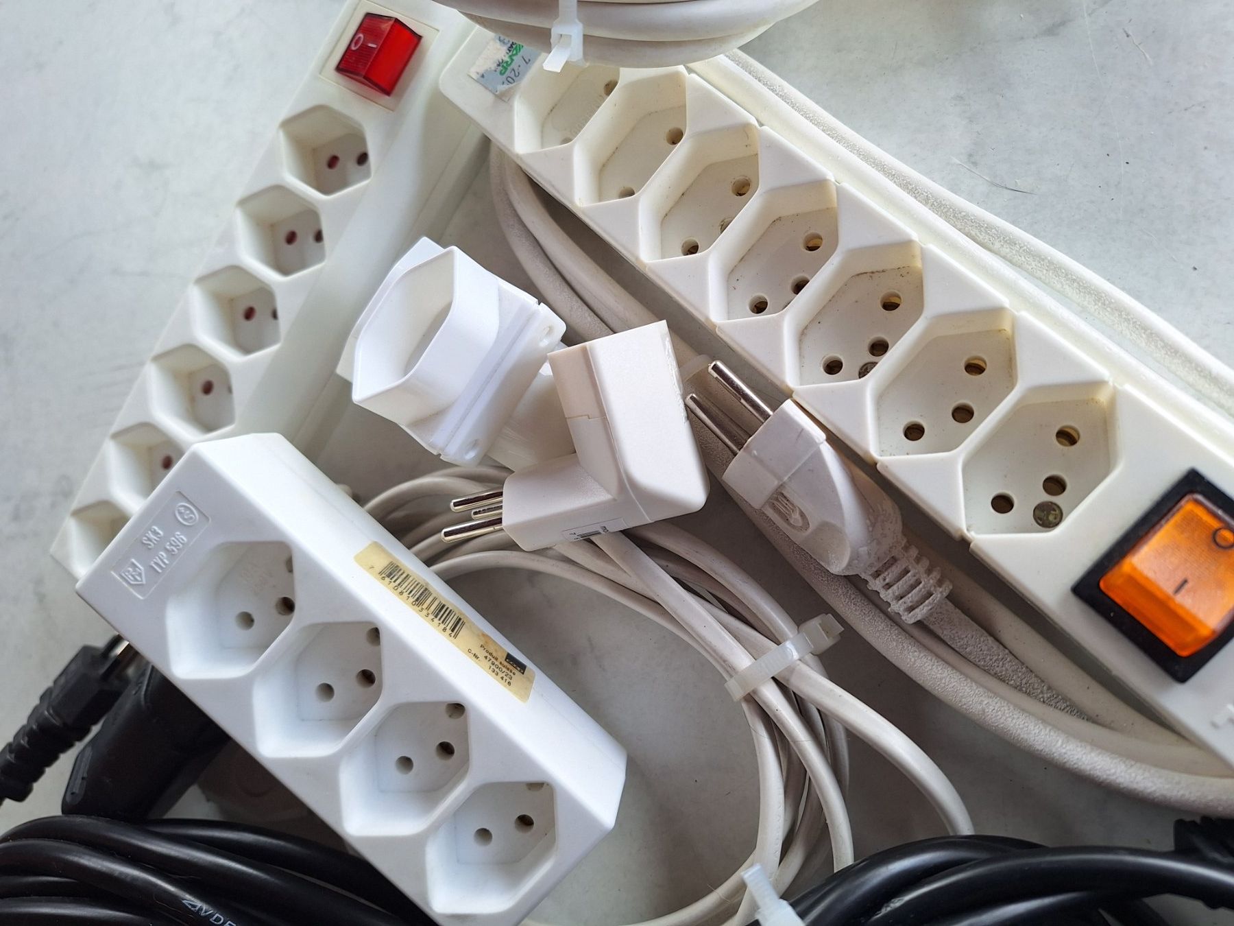 Cavi: 10 TEILIGES KABEL & STECKLEISTEN SET – Usato da Huttwil venduto da Kunterbuntli 2