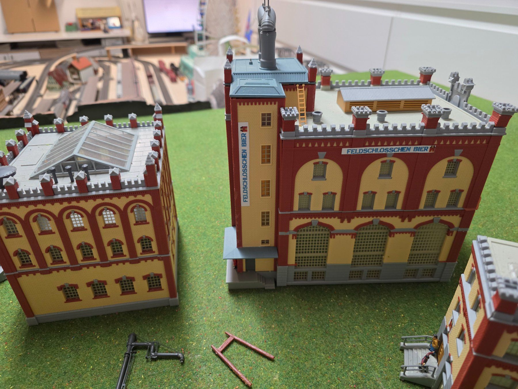 Kibri Modelleisenbahnen: Kibri Fabrique de Bières "Feldschlösschen" HO – Gebraucht aus bassecourt von Paolo101 2