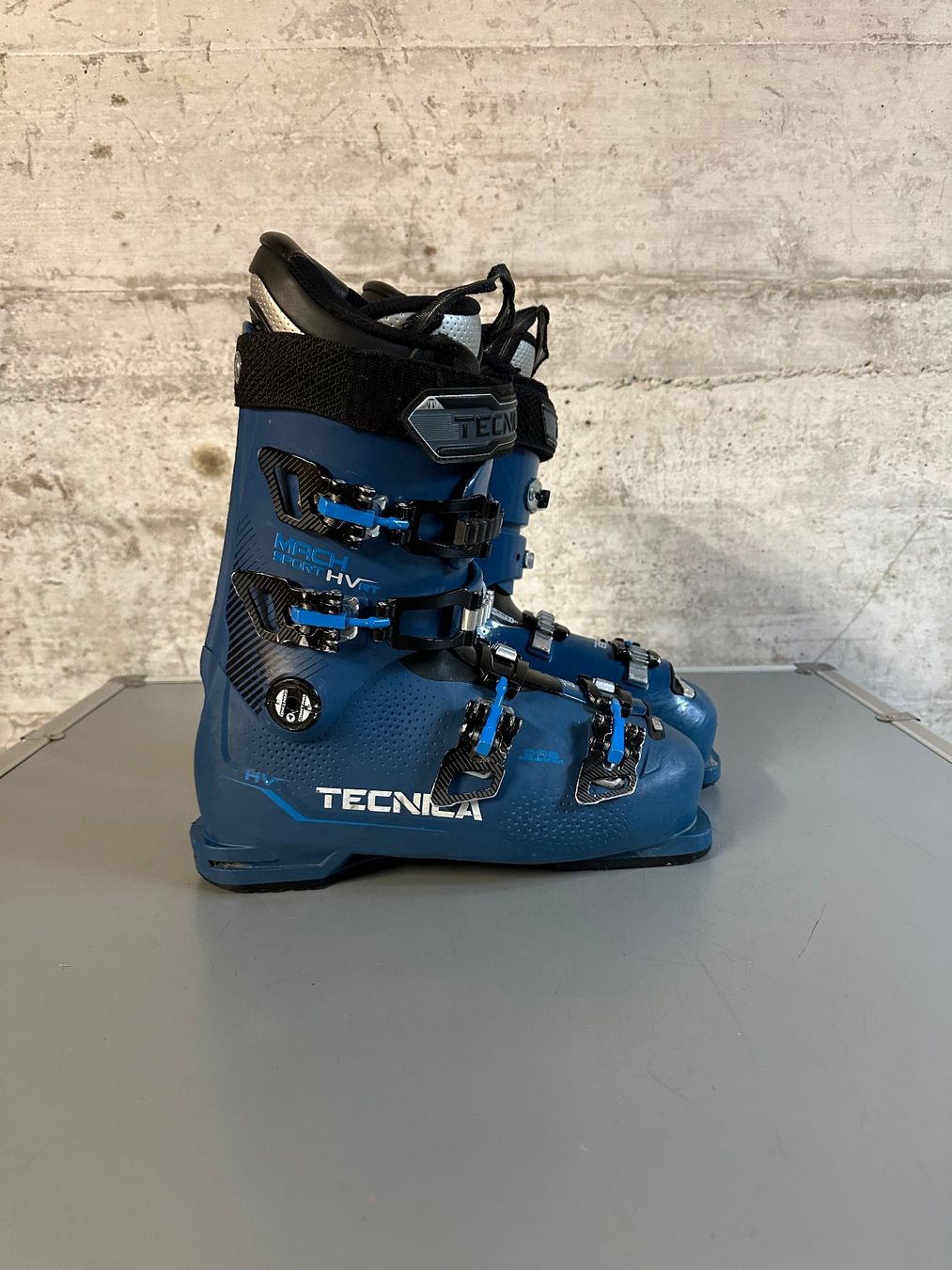 Tecnica Scarpe da uomo: Tecnica Skischuhe 27.5 / Gr. 42.5 – Usato da Emmenbrücke venduto da karkarkar