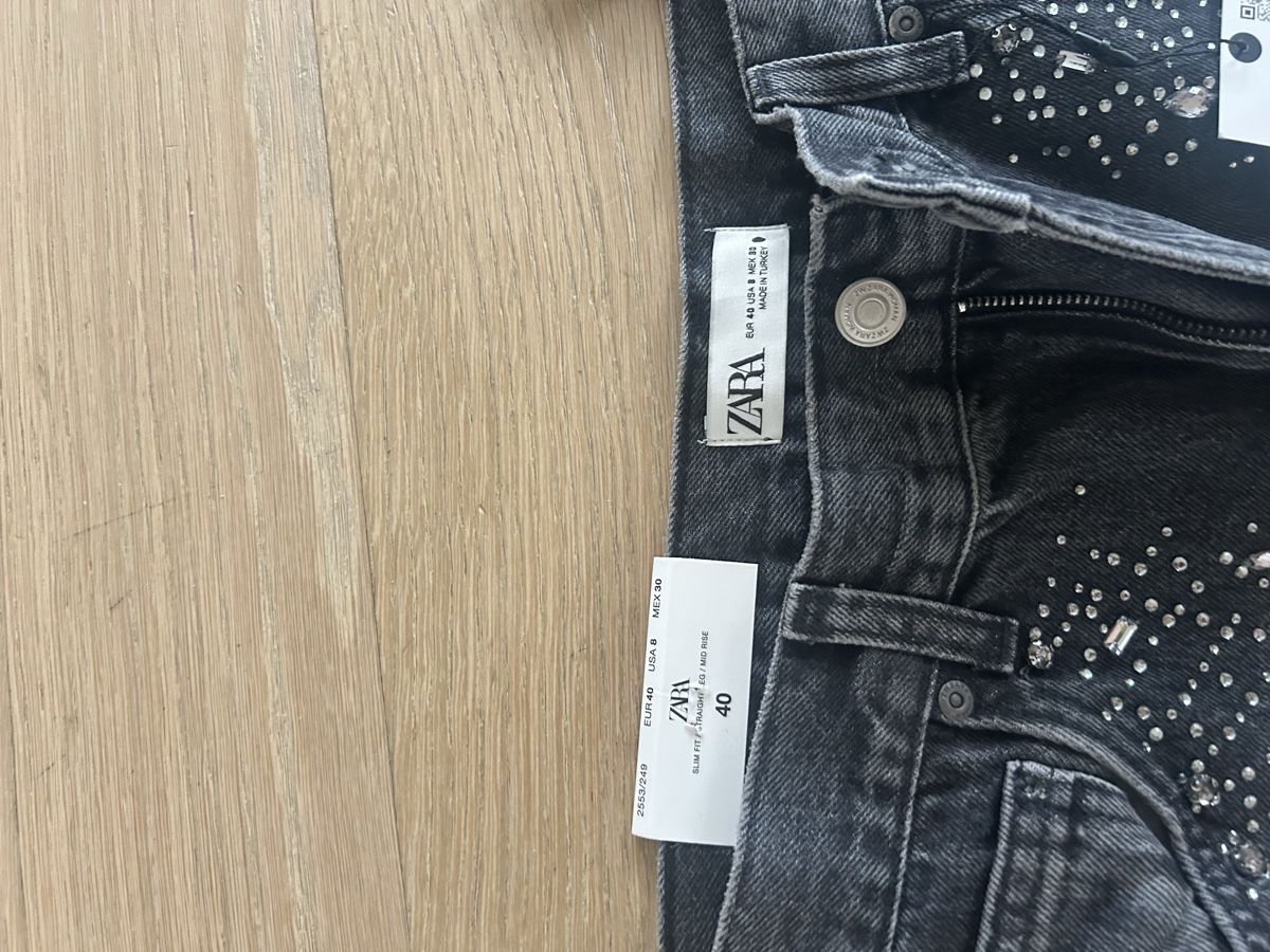 Zara Jeans: ZARA Jeans Embellished NEW – Nuovo e nell'imballaggio originale da Fällanden venduto da mar_v6pd 2