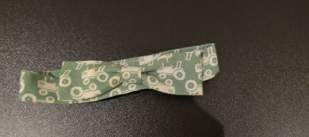 Kinder Fliege Traktor Grün Handmade Klettverschluss