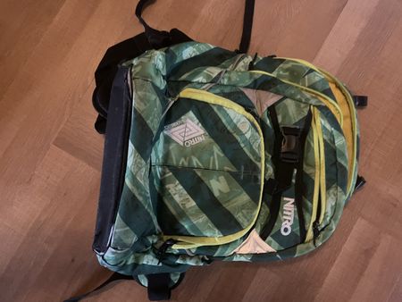 Rucksack Nitro grün gemustert gebrauchter Zustand
