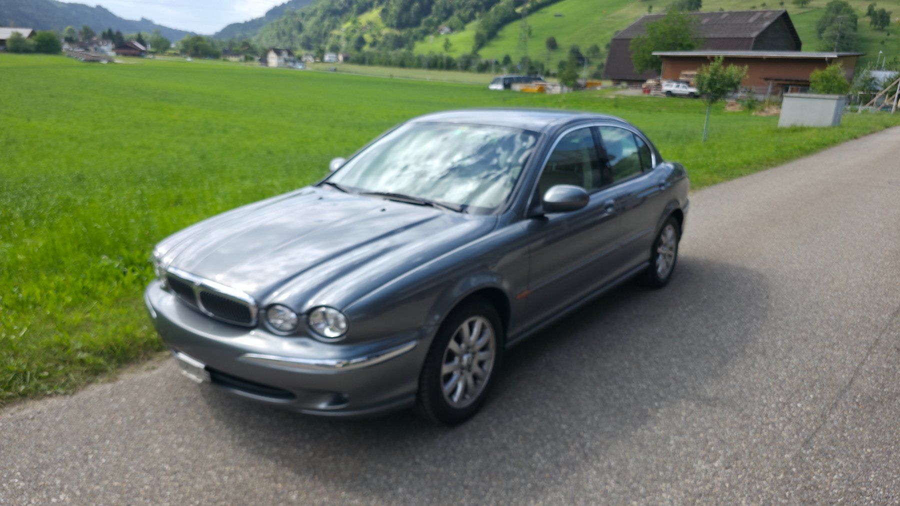 Jaguar Automobili: JAGUAR X-Type 2.5 V6 100% WIR – Usato da Beckenried venduto da Maya58 2