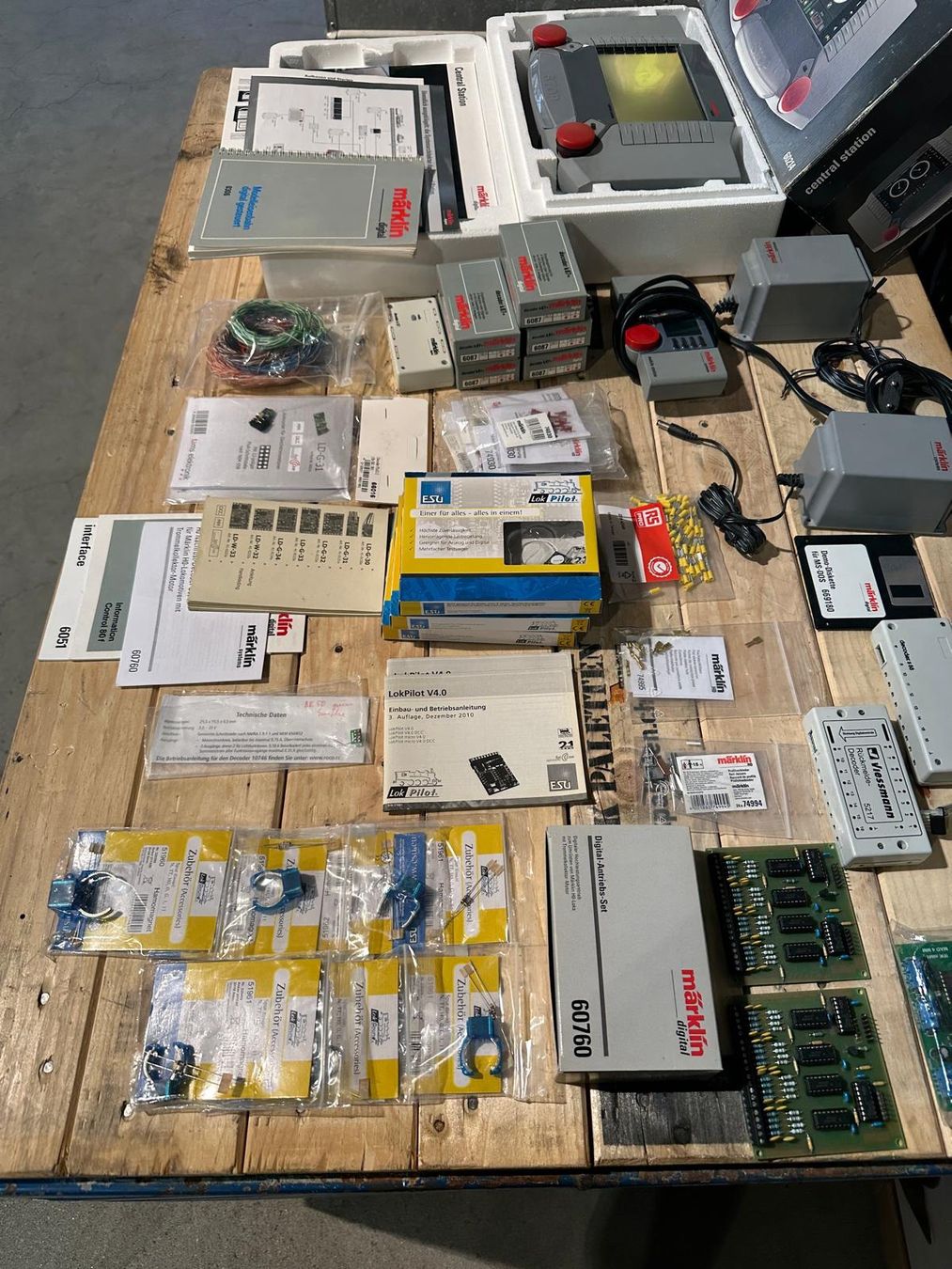 Märklin Modellini di ferrovie: Riesiges Märklin Digital Konvolut mit Lok Pilot Decoder etc. – Usato da Luzern venduto da Fracht-Design.ch 2