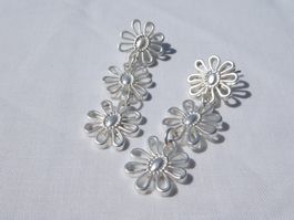 Verspielte Ohrstecker, Modeschmuck