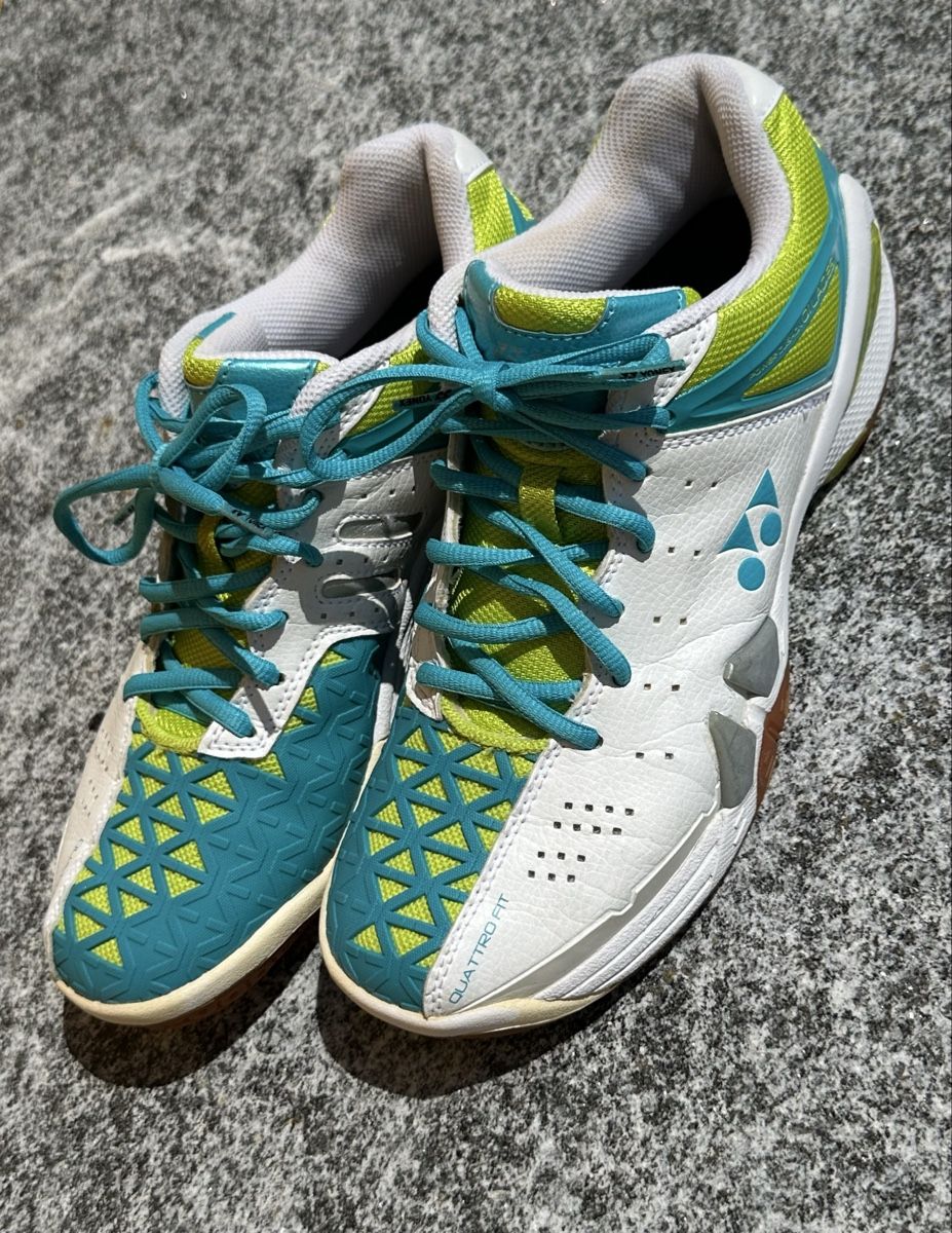 Yonex Damenschuhe: YONEX Badminton Schuhe Grösse 39.5  – Gebraucht aus Maggia von johannaf01 1