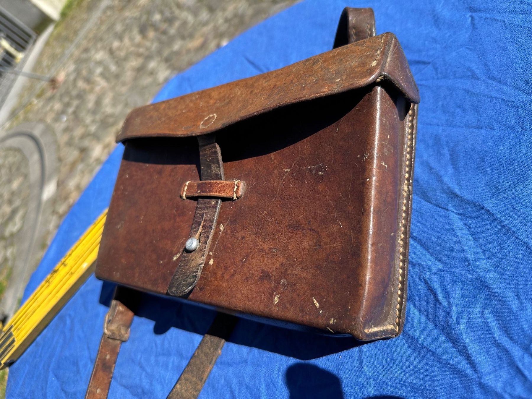 Schweizer Armee Uniformi: Schweizer Militär Ledertasche Kartentasche – Usato da Zürich venduto da atlantis77 8