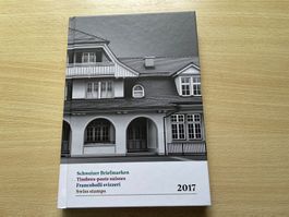 Liv. 2017, 50 timbres en majorité de courrier, 123 p. illust