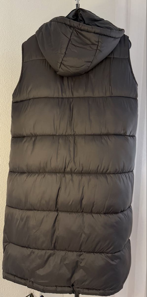 Gilets & Westen: Lange schwarze Steppweste – Gebraucht aus Rorschach von Tara234 2