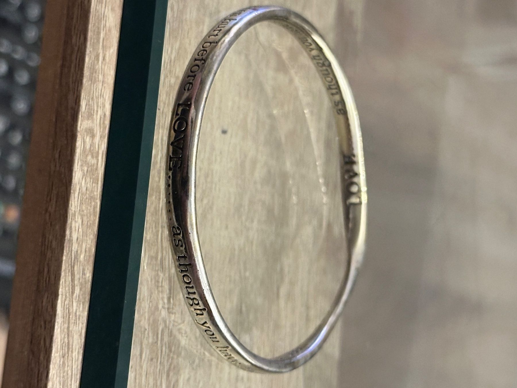 Armbänder & -reifen: Armreif mit Spruch silberfarben
40 – Gebraucht aus Kloten von Jeronimo9 1