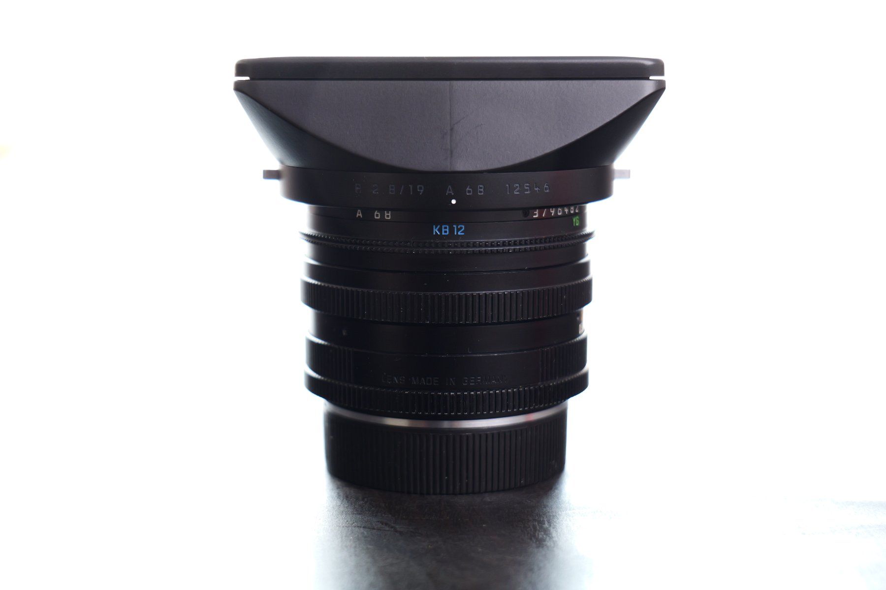 Leica Obiettivi: Leica Elmarit-R 19mm f2.8 Version 2 – Usato da Tecknau venduto da LevinLaufmann 2