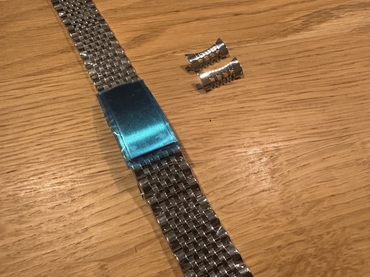 Bracelets: Uhrenarmband Neu – Neuf (Voir description) à St. Gallen par kschaellibaum 1