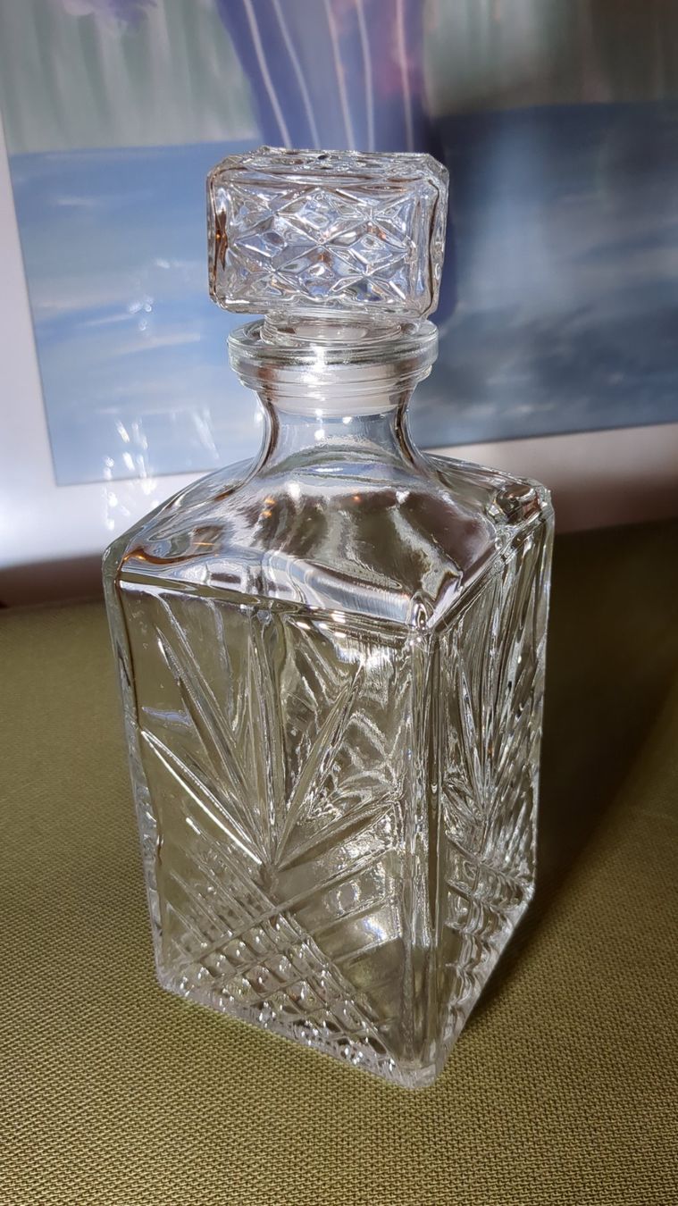 Caraffe: Schöne Whisky Karaffe 0,9 Liter – Usato da Basel venduto da haferkleie