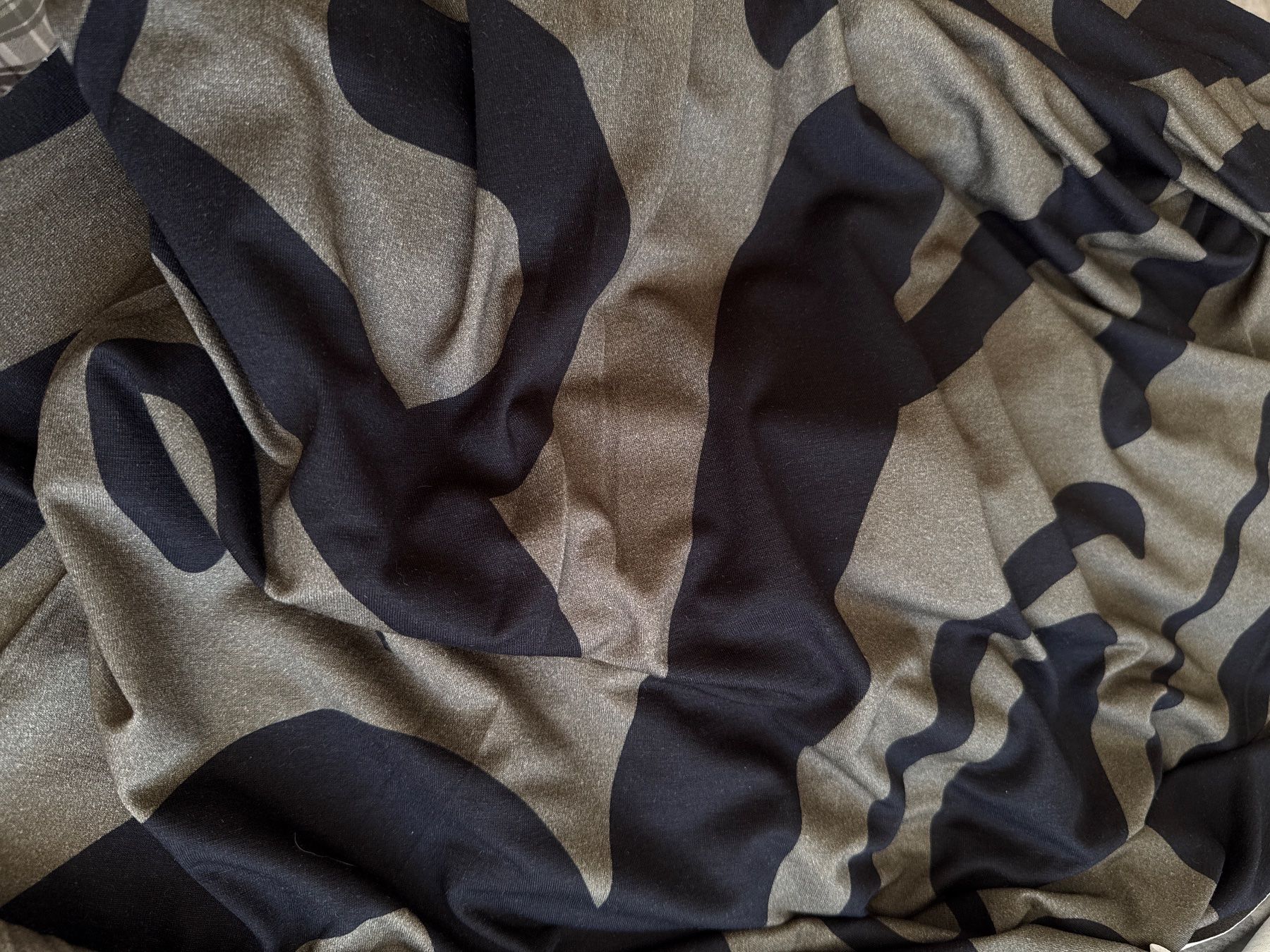 Stoffe: Jersey grun Schwartz 1.45x1.0 – Neu und originalverpackt aus Lausanne von amischle99 1