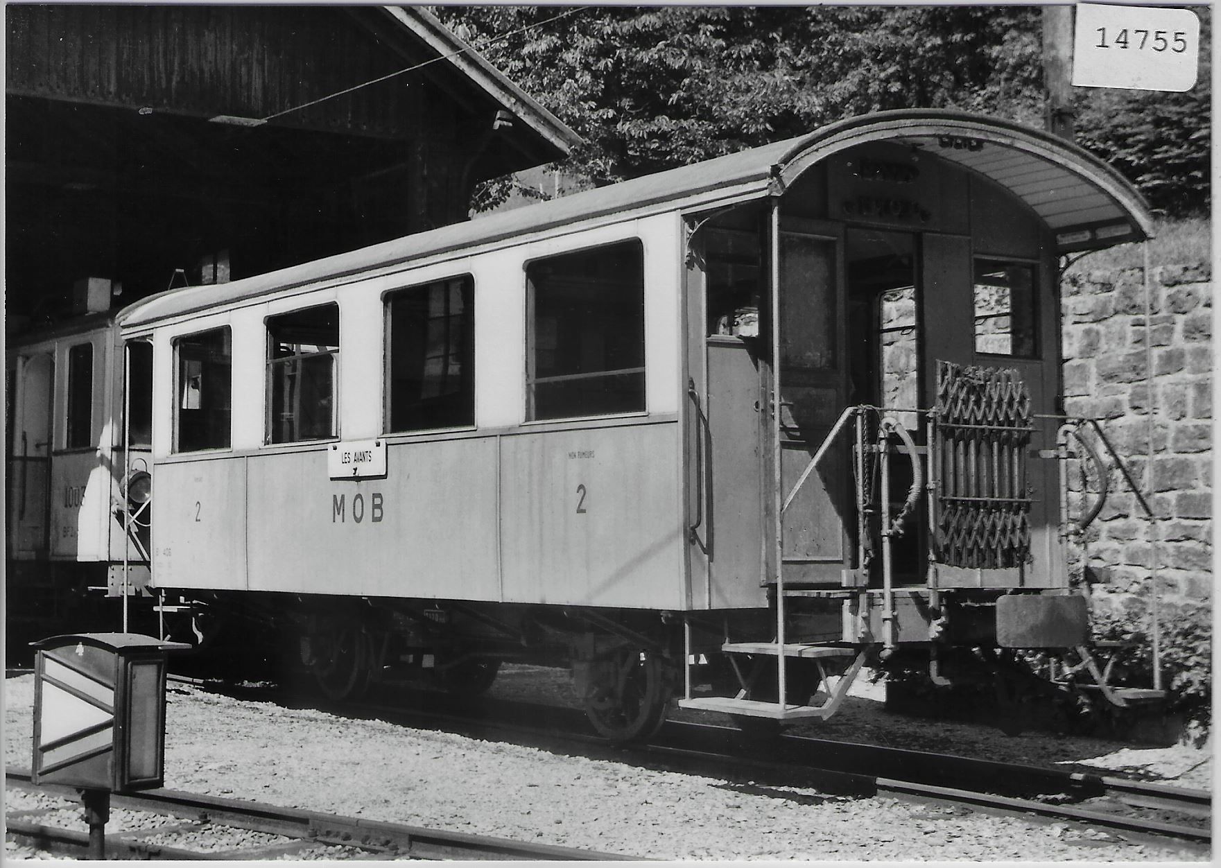 BD: B 406 devant la remise des Avants M.O.B. – Antique à Ettingen par Kartenplanet
