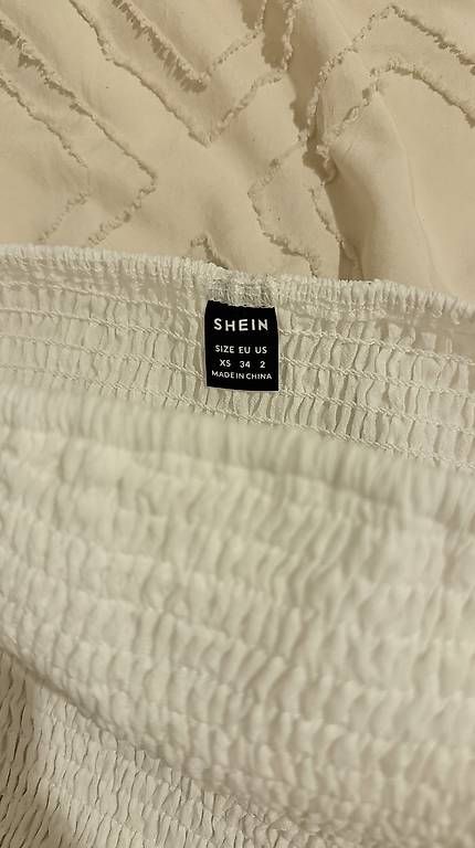 Top: Top Shein blanc épaules dénudées – Usato da Biel/Bienne venduto da Cli 3