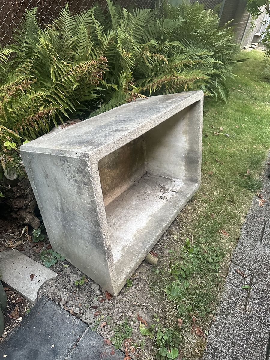 Stagni & Fontane ornamentali: Brunntrog Beton. 112x72x46cm – Usato da Gerlafingen venduto da Mapaho
