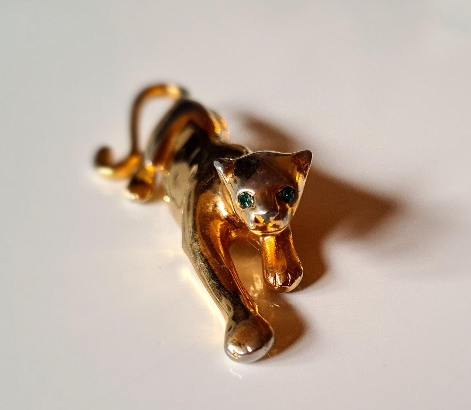 Spille & Fermagli: Modeschmuk Brosche Panther mit feurigen Augensteinen – Usato da Frauenfeld venduto da Purzli