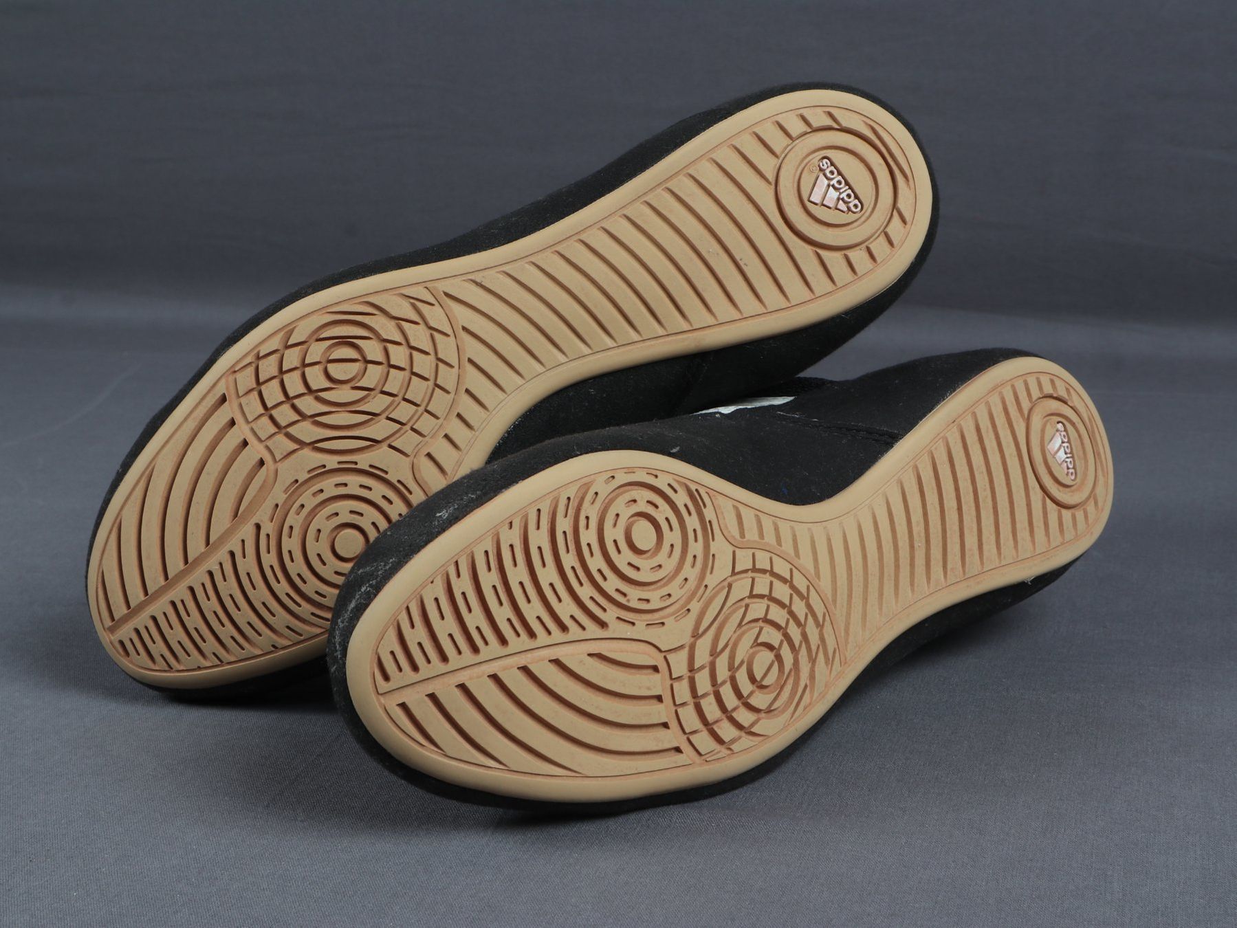 Adidas Chaussures femmes: ADIDAS-RINGERSCHUHE Schwarz Gr. 40 – D'occasion à Steinen par Restwert_Steinen 3
